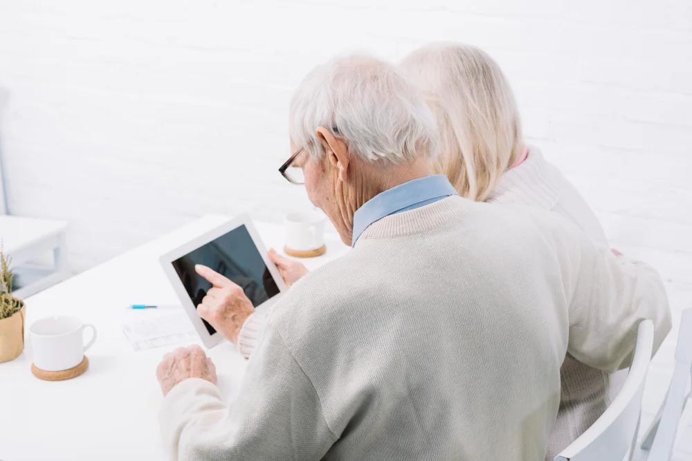 senior-couple-using-tablet Our independent living communities in Baltimore County allow seniors to live life to the fullest while receiving the medical assistance they need